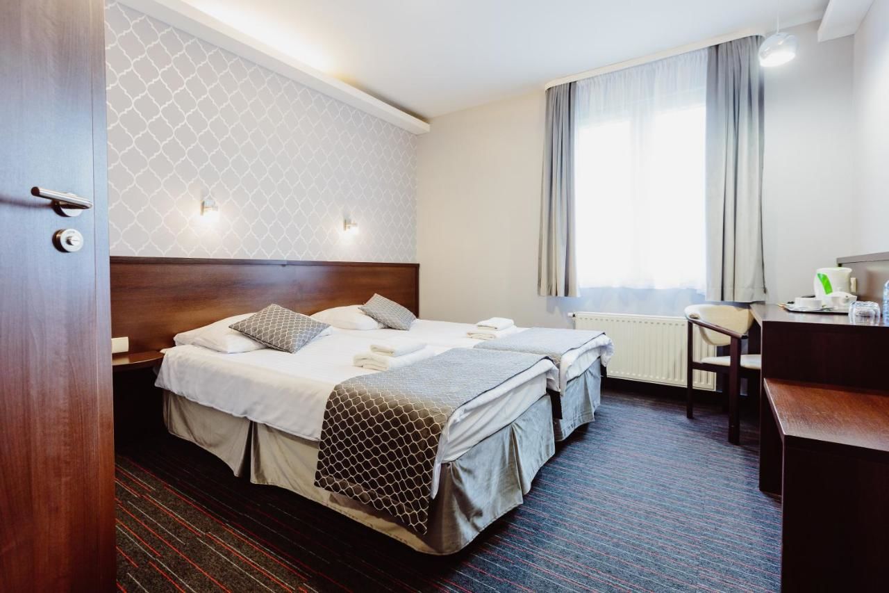 Отель Hotel Fero Express Краков